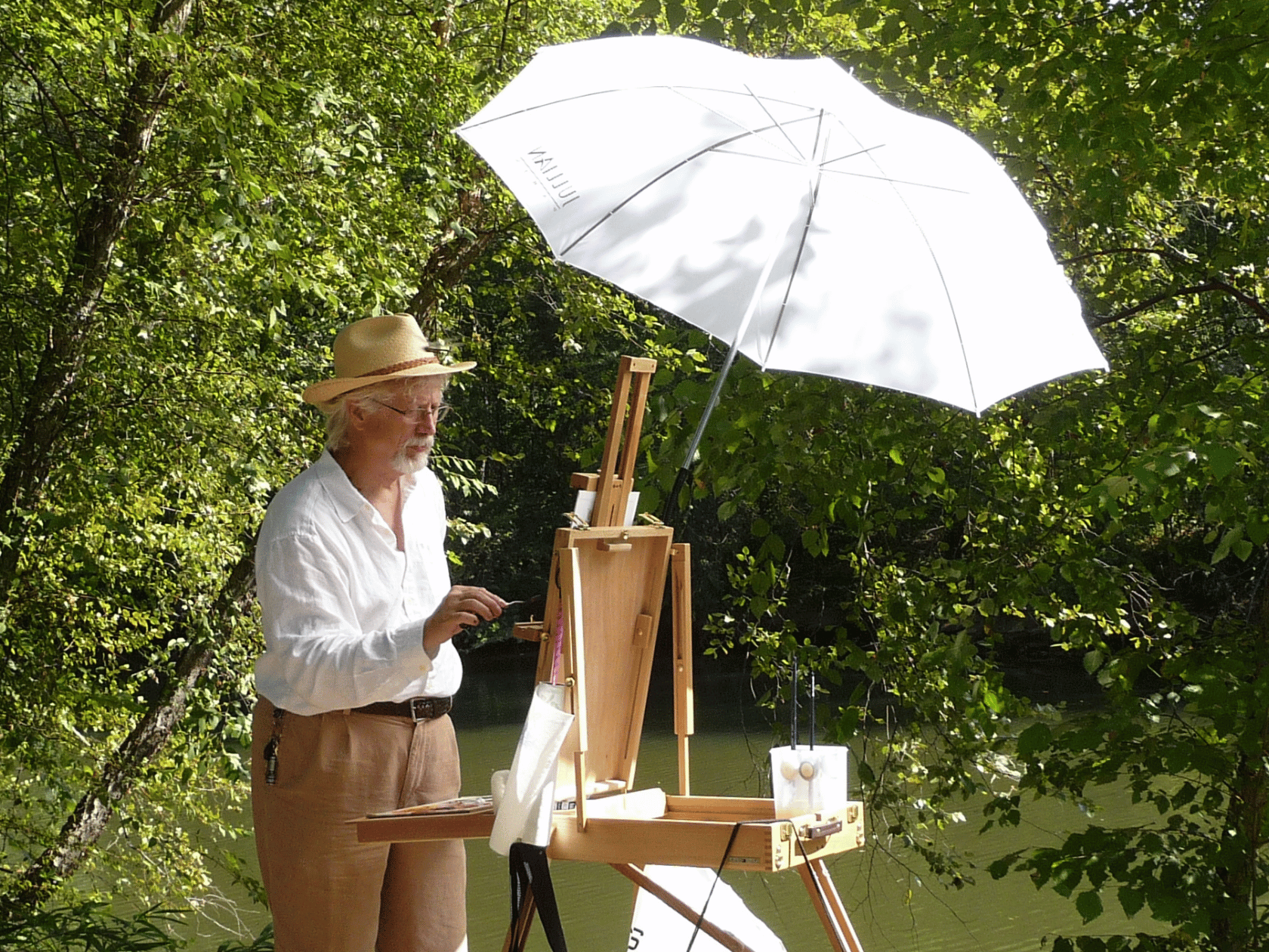 The artist Rob Freet painting